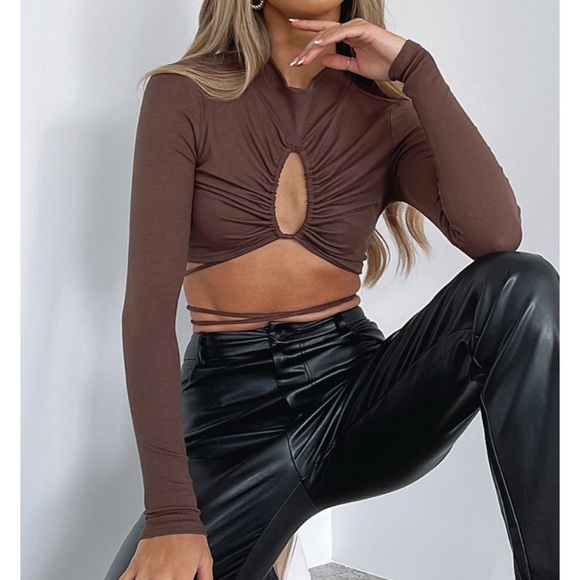 NWOT 🖤White Fox Black Wrap Around Tie Long Sleeve Cropped Top size small 🖤🖤🖤 - Picture 3 of 5